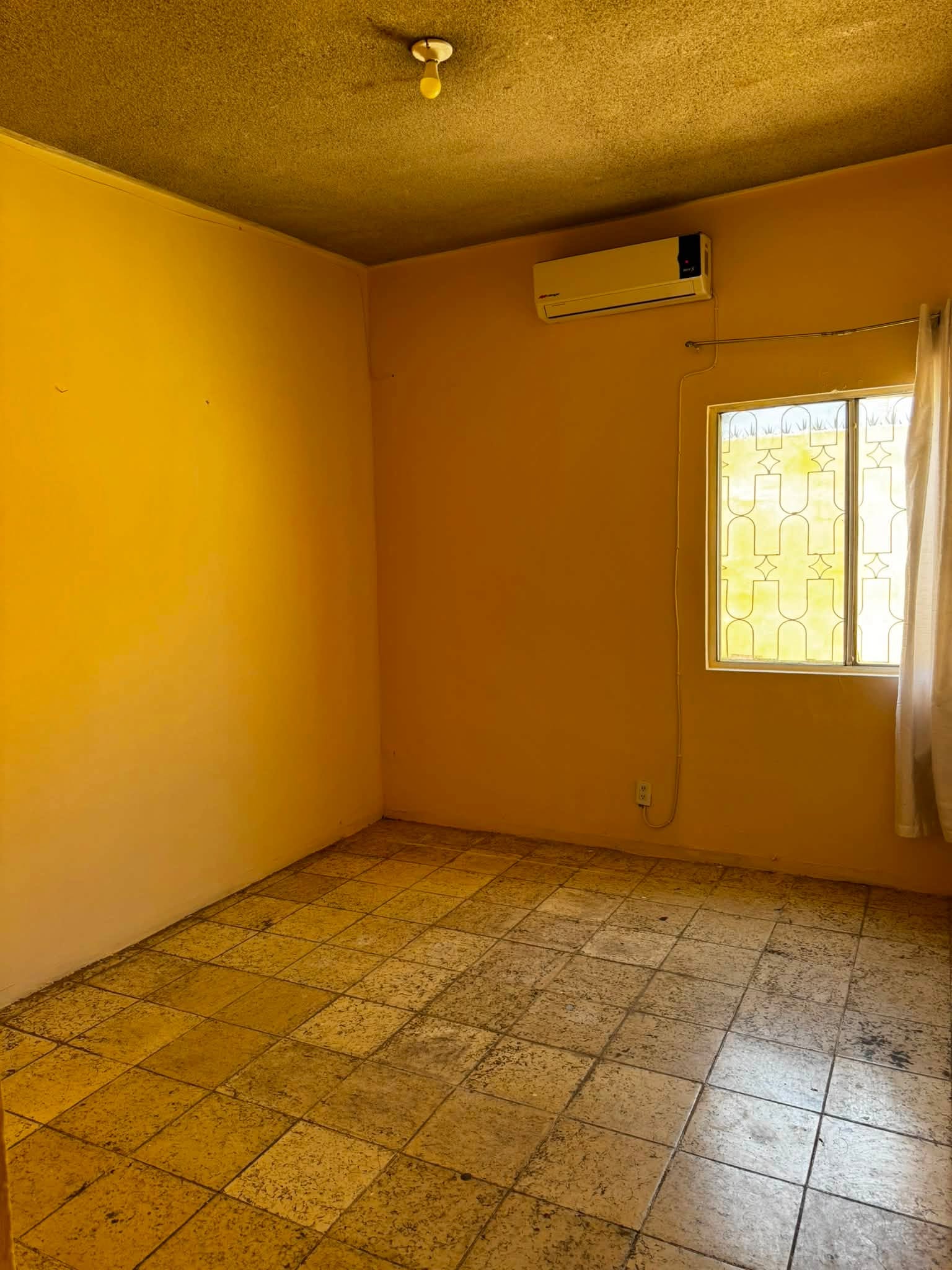 12 CASA EN VENTA EN COL. FOVISSSTE, GÓMEZ PALACIO!